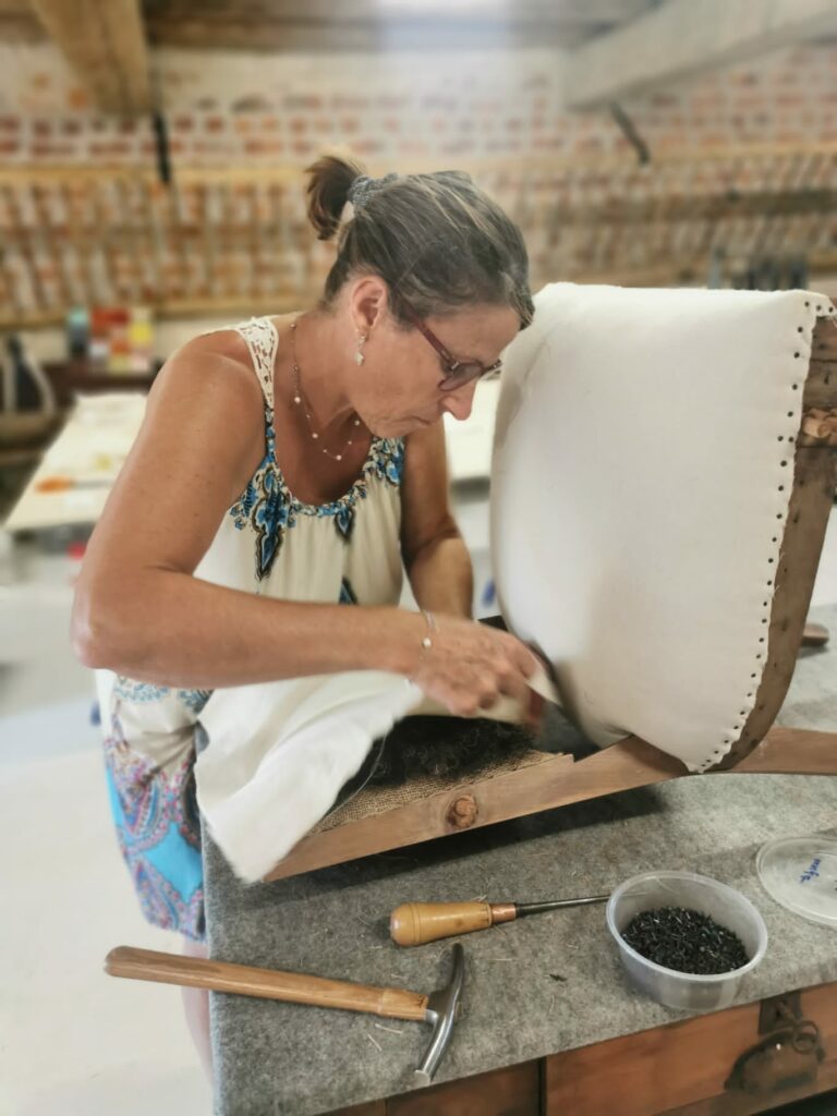 tapissier d'ameublement et décorateur, Atelier Framboise, Françoise Thomas, le Donjon (Allier)