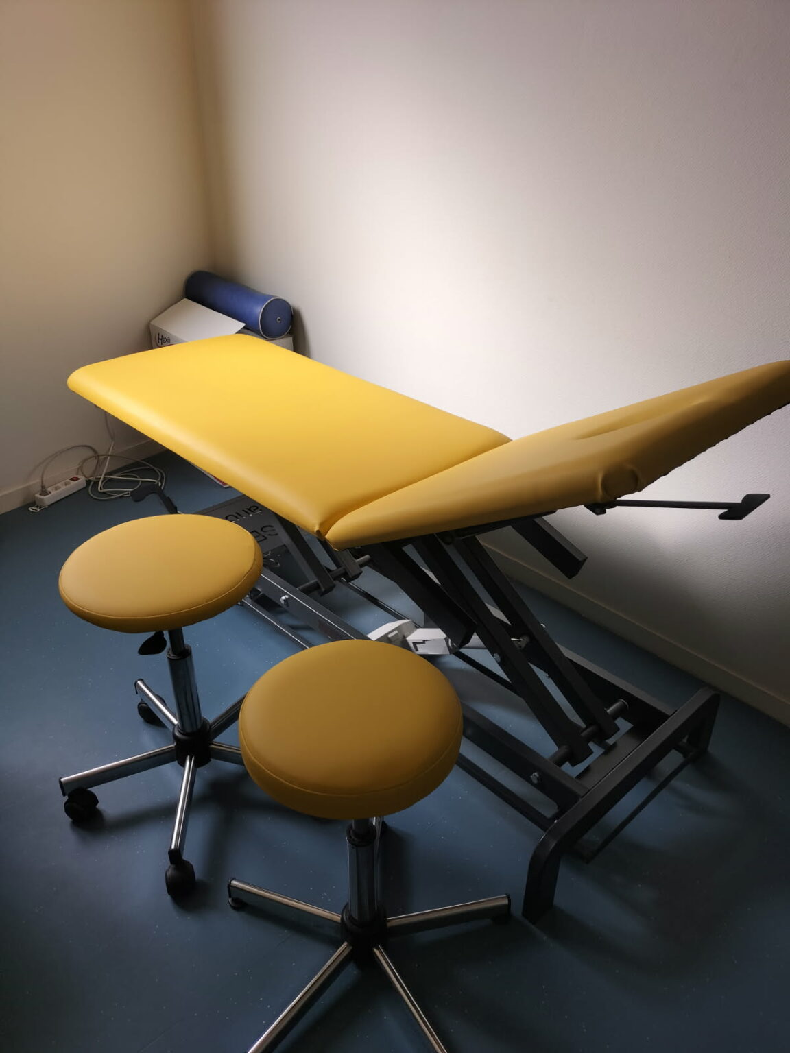 Table et tabourets de kiné