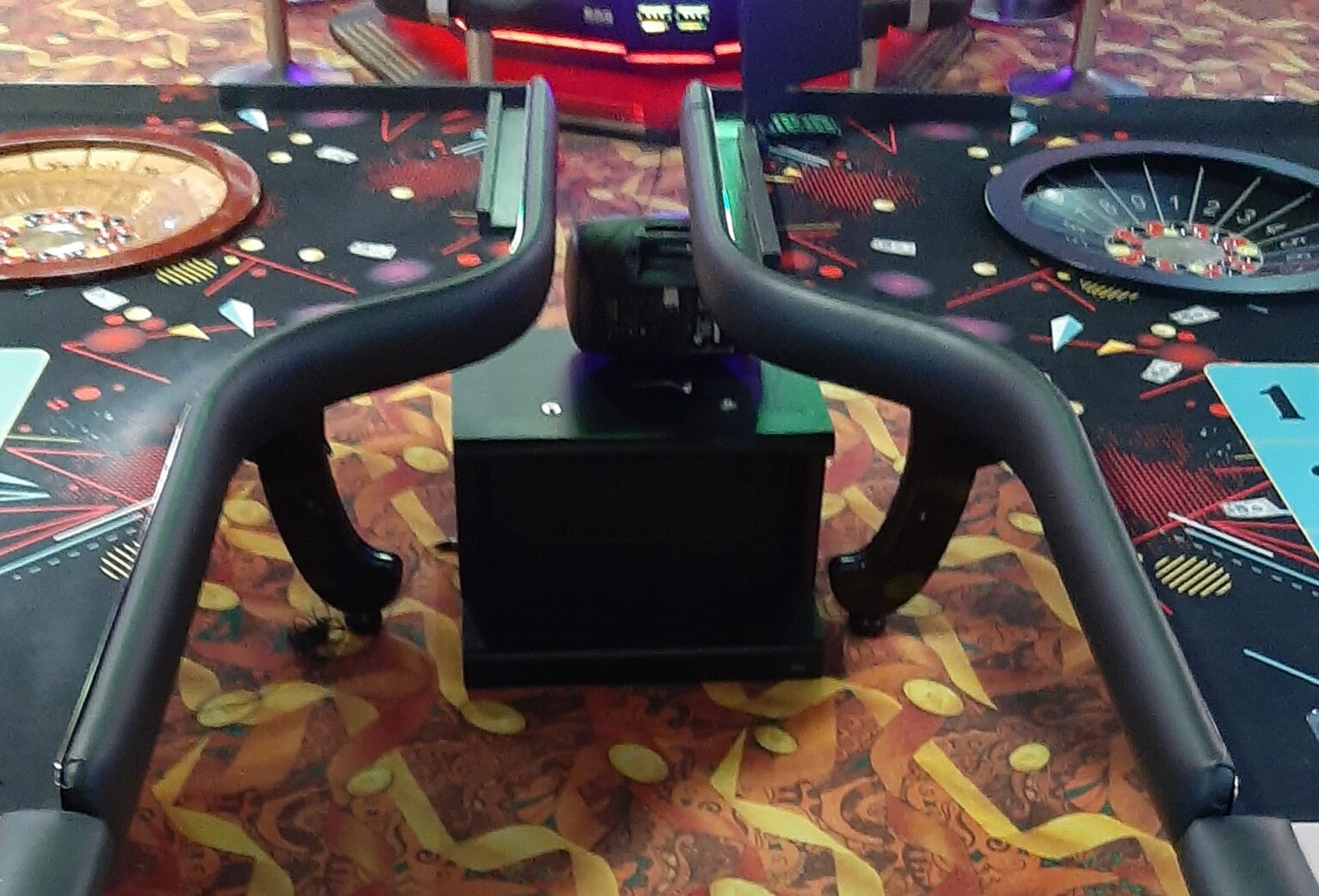 Rebords rembourrés de tables de jeux